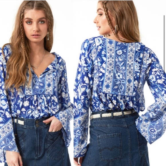 Spell Lolita Blouse in Bluebelle - Picture 2 of 8